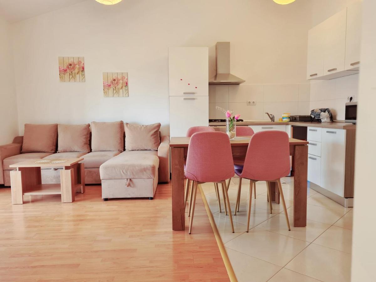 Apartment Nora Near The Beach Pula Extérieur photo