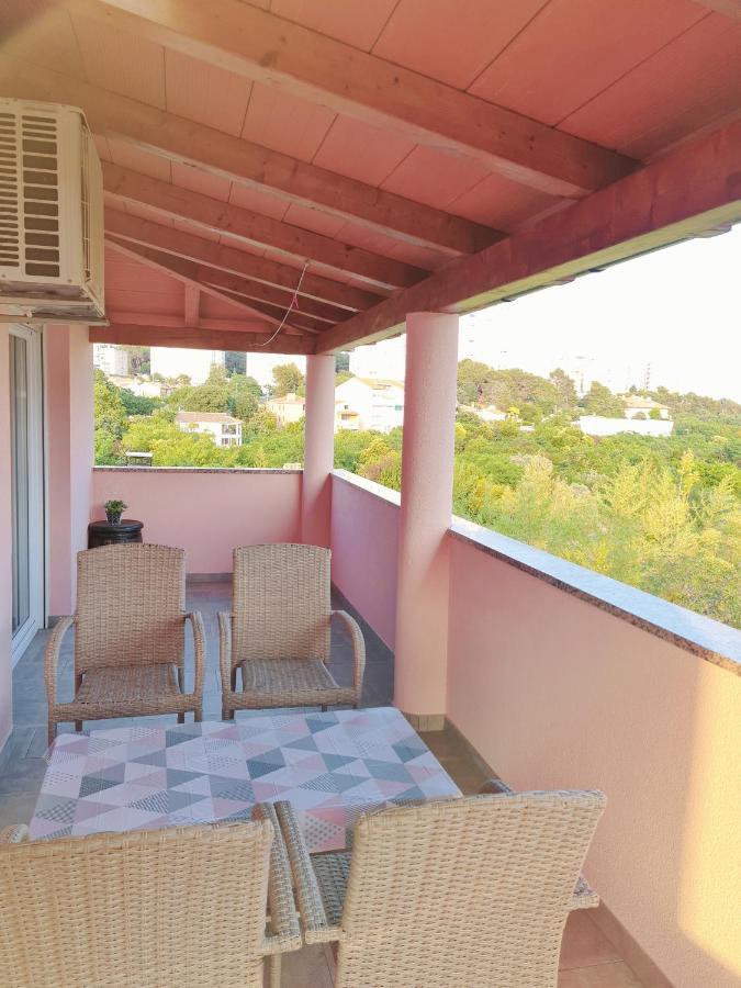 Apartment Nora Near The Beach Pula Extérieur photo