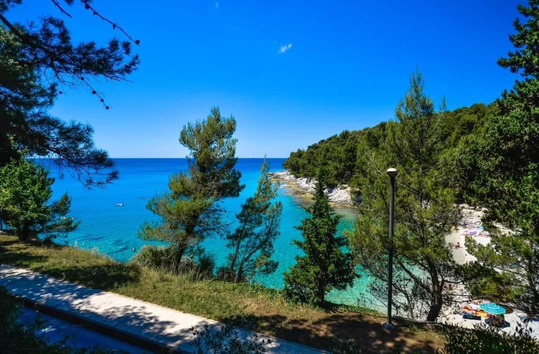 Apartment Nora Near The Beach Pula Extérieur photo