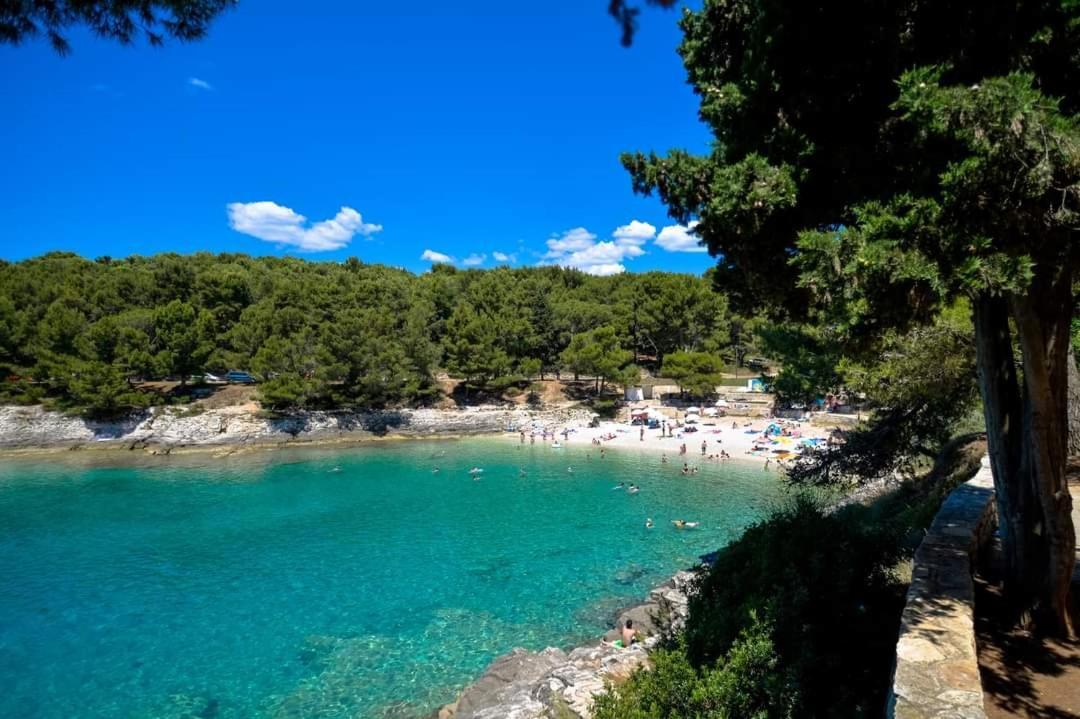 Apartment Nora Near The Beach Pula Extérieur photo